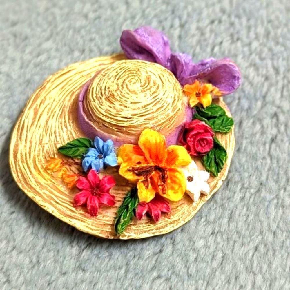 Vintage 80s Resin Garden Hat w/ Flowers Tac Pin/Brooche - Picture 5 of 8